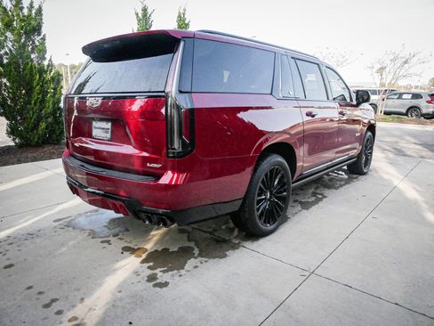 Used 2023 Cadillac Escalade ESV V image 10