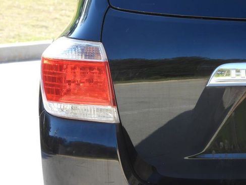 Used 2011 Toyota Highlander Limited w/ Tow Pkg FWD image 20