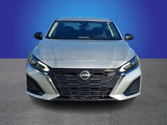 Used 2025 Nissan Altima 2.5 SV FWD image 2