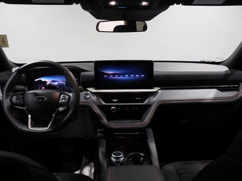 Used 2025 Ford Explorer ST-Line w/ ST-Line Street Pack image 16