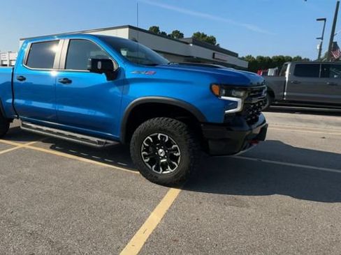 Used 2022 Chevrolet Silverado 1500 ZR2 w/ Technology Package AWD/4WD image 2