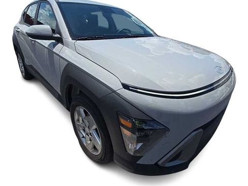 Used 2025 Hyundai Kona SE FWD image 3