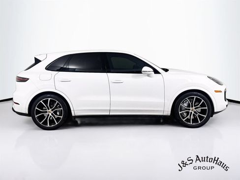 Used 2021 Porsche Cayenne Turbo AWD/4WD image 8