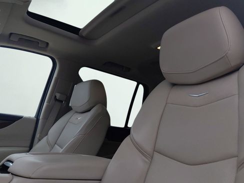 Used 2016 Cadillac Escalade Luxury AWD/4WD image 9