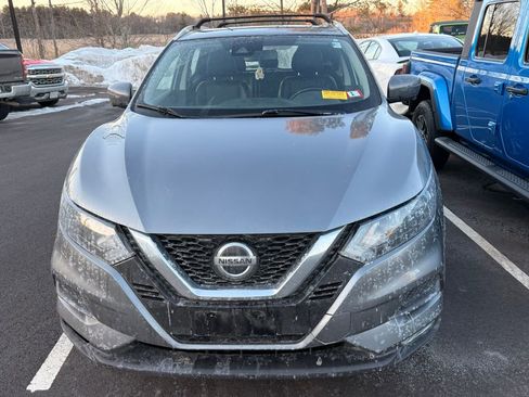 Used 2020 Nissan Rogue Sport SV w/ Technology Package image 3