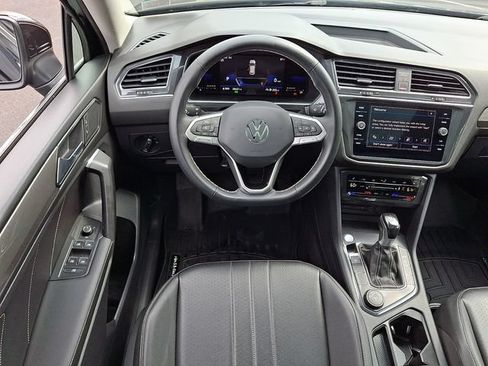 Used 2022 Volkswagen Tiguan SE AWD/4WD image 11