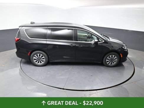 Used 2023 Chrysler Pacifica Touring-L FWD image 49