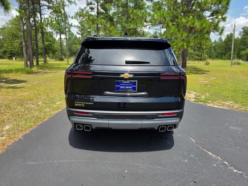 Used 2026 Chevrolet Traverse LT w/ Driver Confidence Package FWD image 4