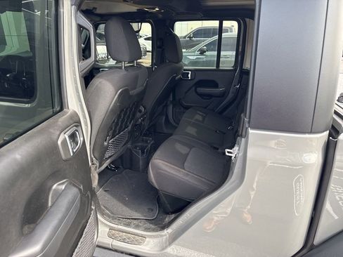 Used 2023 Jeep Gladiator Mojave w/ Trailer Tow Package AWD/4WD image 9