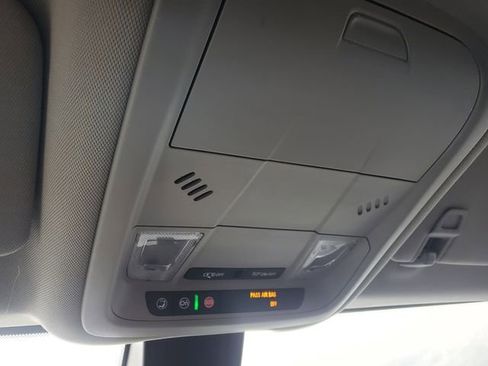 Used 2019 Chevrolet Equinox LT image 12