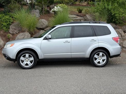 Used 2010 Subaru Forester 2.5X Premium image 2