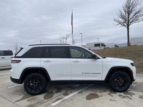 New 2026 Jeep Grand Cherokee Altitude image 7