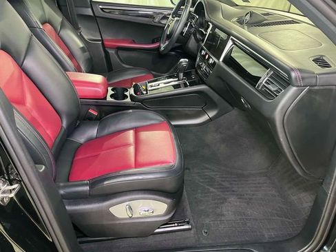 Certified 2023 Porsche Macan Turbo image 23