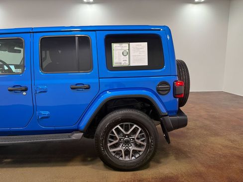 Used 2024 Jeep Wrangler Unlimited Sahara w/ Technology Group AWD/4WD image 35