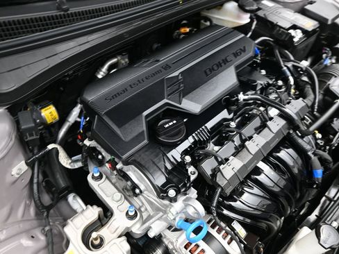 Certified 2025 Hyundai Elantra Sport image 20