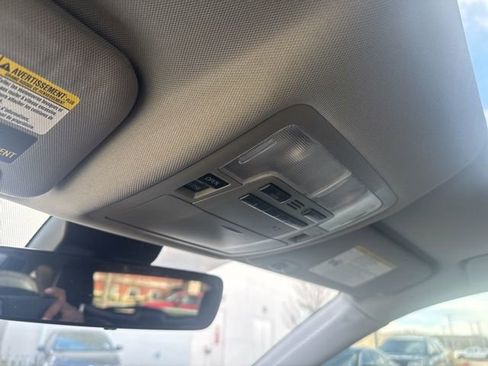 Used 2018 Toyota Highlander XLE image 19