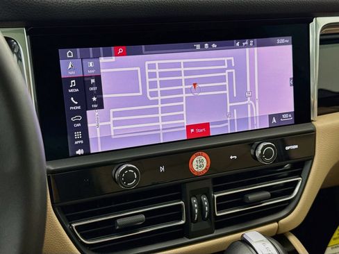 Certified 2025 Porsche Macan AWD/4WD image 19
