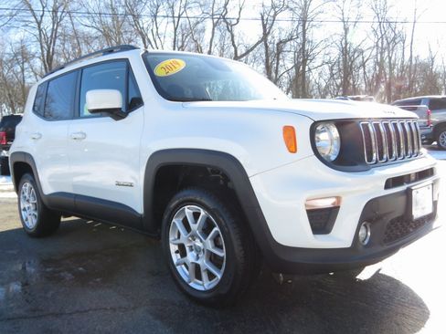 Used 2019 Jeep Renegade Latitude w/ Cold Weather Group image 3