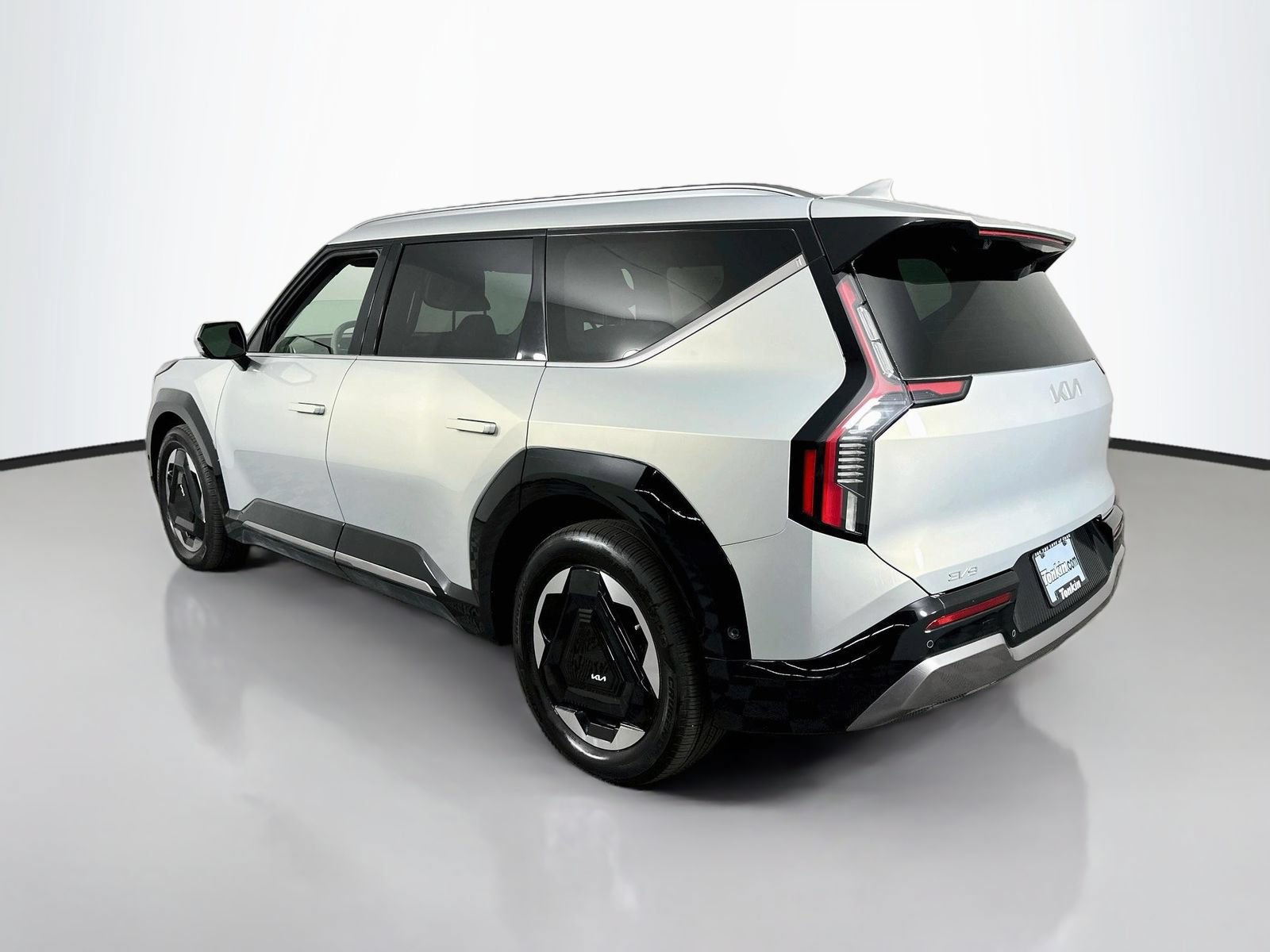 Used 2024 Kia EV9 Land AWD/4WD image 5