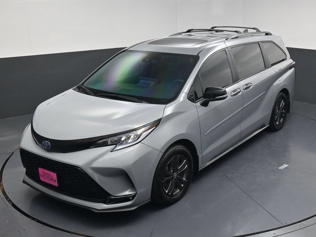 Used 2025 Toyota Sienna XSE w/ XSE Premium Package AWD/4WD image 18