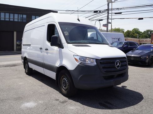 Used 2023 Mercedes-Benz Sprinter 1500 image 8