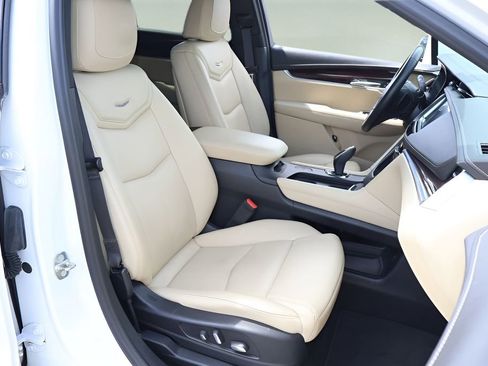 Used 2018 Cadillac XT5 Premium Luxury FWD image 17