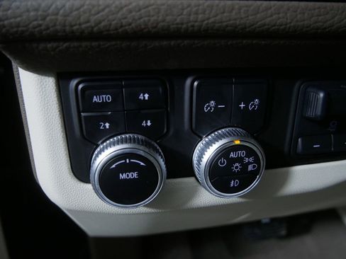 Used 2023 GMC Yukon XL Denali image 15