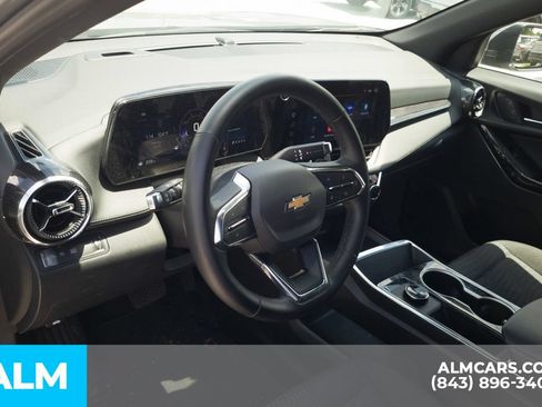 Used 2026 Chevrolet Equinox LT FWD image 5