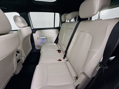 Used 2025 Mercedes-Benz GLB 250 4MATIC image 24