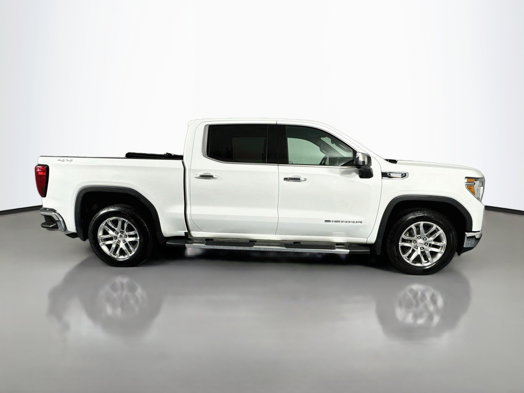 Used 2021 GMC Sierra 1500 SLT w/ SLT Premium Plus Package AWD/4WD image 4