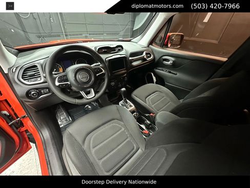 Used 2018 Jeep Renegade Latitude w/ Popular Equipment Group image 17