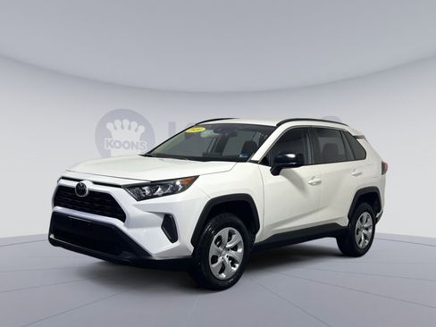 Used 2020 Toyota RAV4 LE FWD image 5