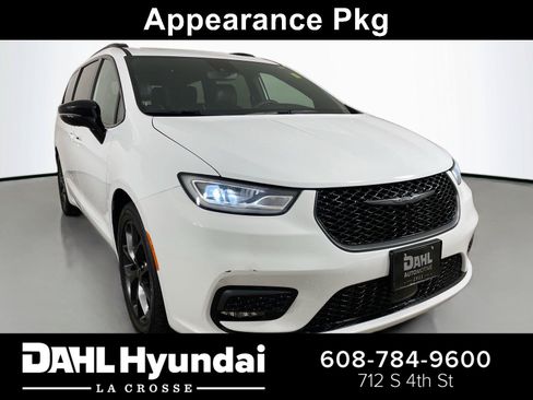 Used 2025 Chrysler Pacifica Limited FWD image 1