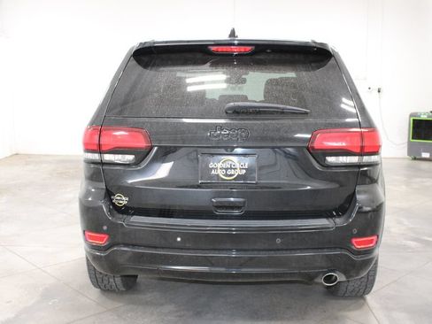 Used 2018 Jeep Grand Cherokee Altitude RWD image 8