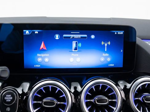 Certified 2025 Mercedes-Benz GLA 250 4MATIC w/ Exclusive Package image 27