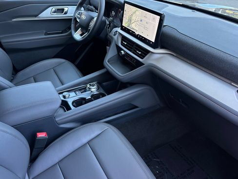 New 2026 Ford Explorer Active w/ Active Comfort Package RWD image 16