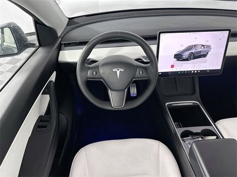 Used 2022 Tesla Model Y Performance image 11