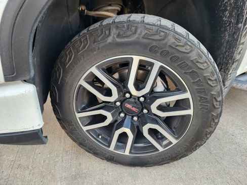 Used 2024 GMC Sierra 1500 AT4 w/ Technology Package image 9