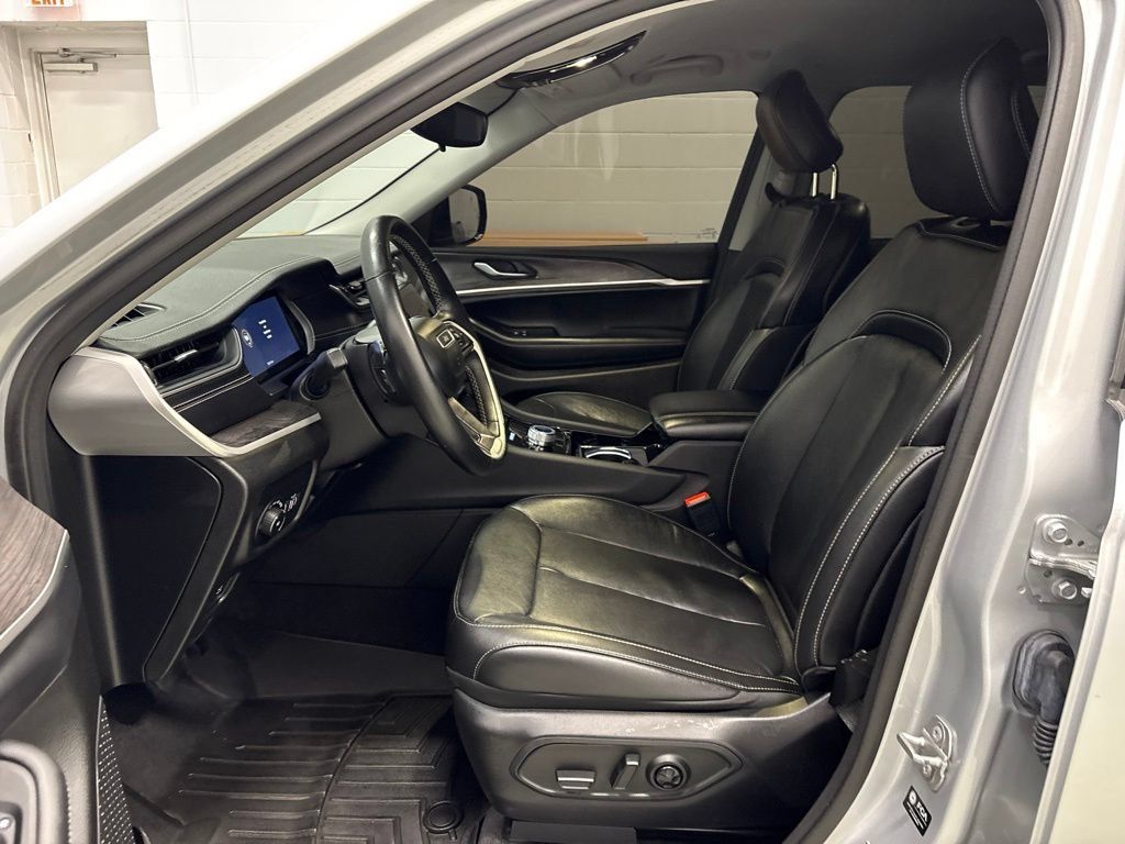 Used 2021 Jeep Grand Cherokee L Limited AWD/4WD image 16