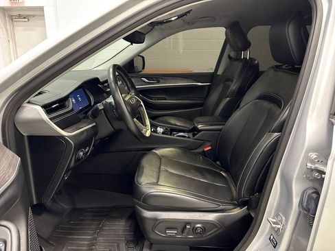 Used 2021 Jeep Grand Cherokee L Limited AWD/4WD image 16