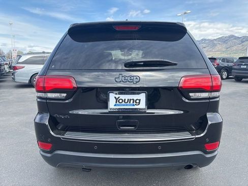 Used 2018 Jeep Grand Cherokee Laredo image 4