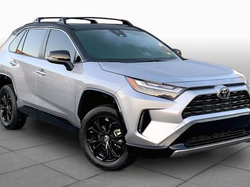 Used 2025 Toyota RAV4 XSE AWD/4WD image 3