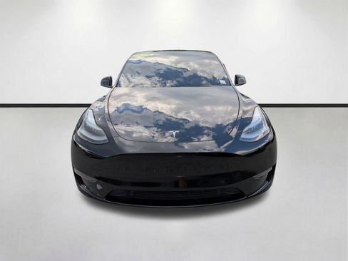 Used 2024 Tesla Model Y Long Range RWD image 9