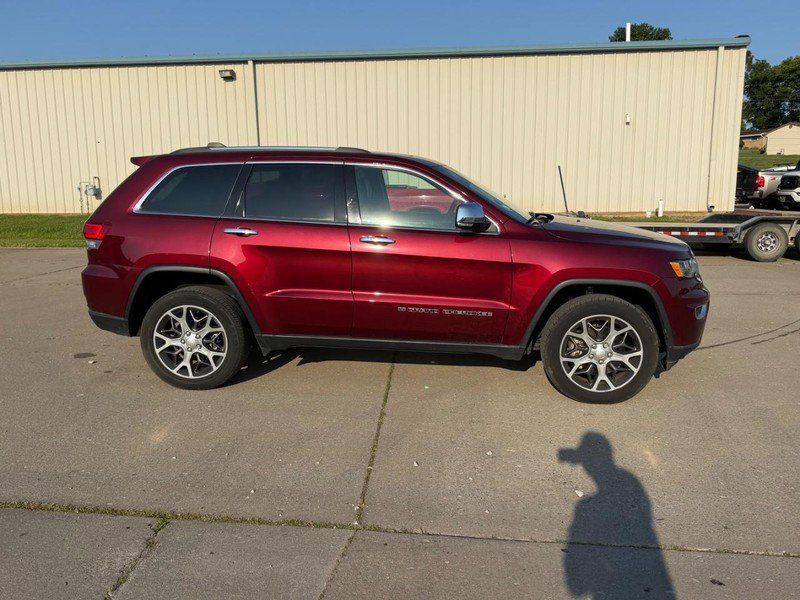 Used 2022 Jeep Grand Cherokee Limited w/ Trailer Tow Group IV AWD/4WD image 2