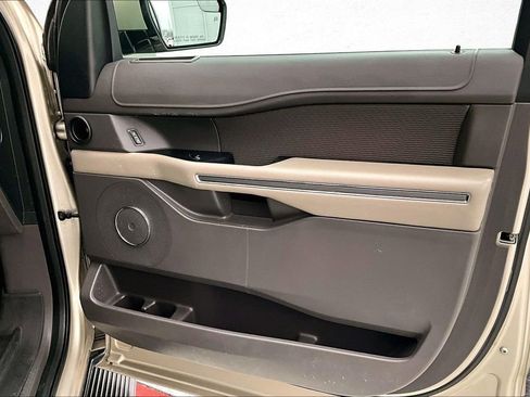 Used 2018 Ford Expedition XLT image 28