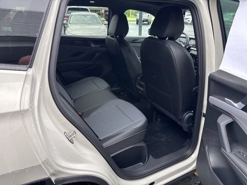 New 2026 Volkswagen Tiguan SE R-Line AWD/4WD image 10