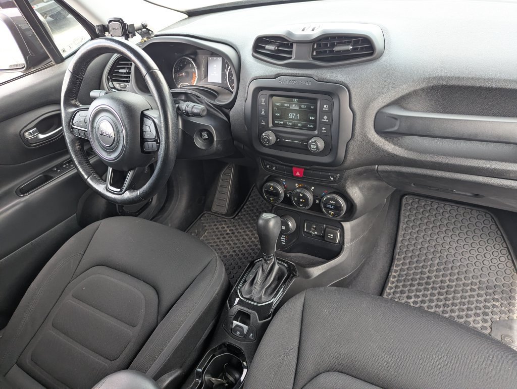 Used 2016 Jeep Renegade Latitude AWD/4WD image 31