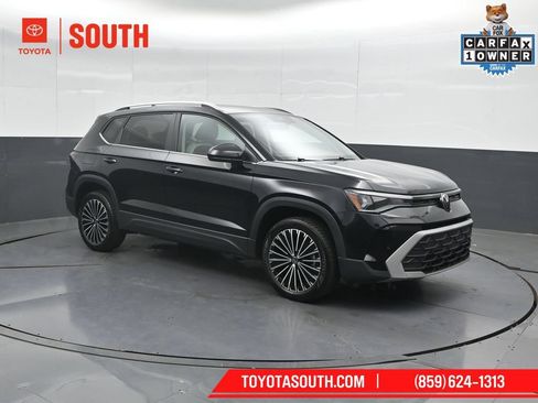 Used 2025 Volkswagen Taos SE FWD image 4