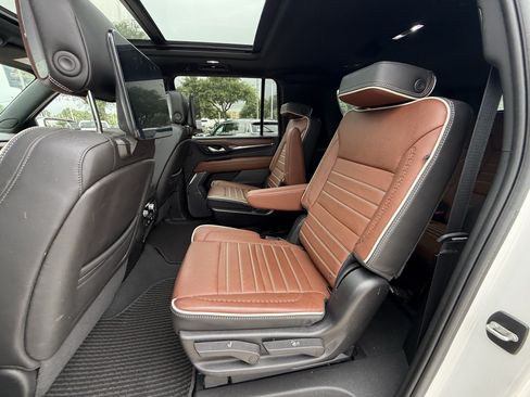 Used 2023 GMC Yukon XL Denali Ultimate AWD/4WD image 29