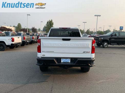 Used 2025 Chevrolet Silverado 1500 ZR2 w/ Technology Package AWD/4WD image 6
